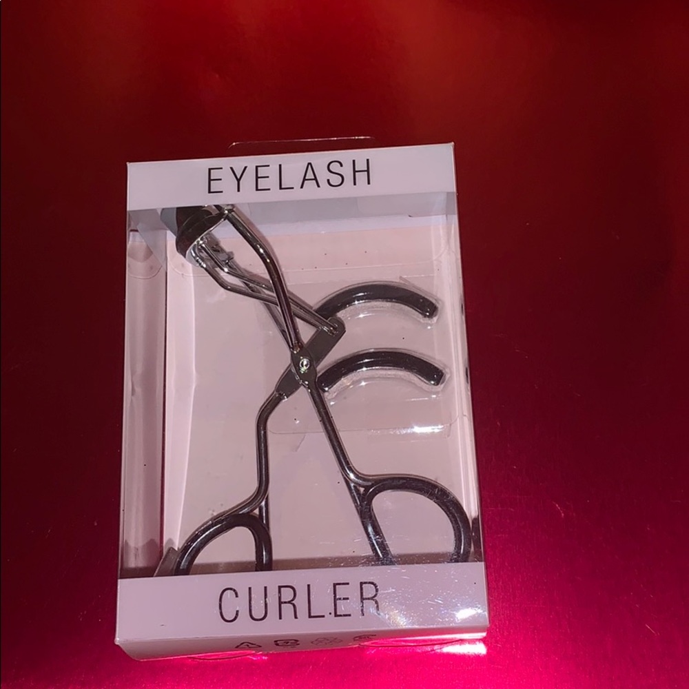 Eyelash curler